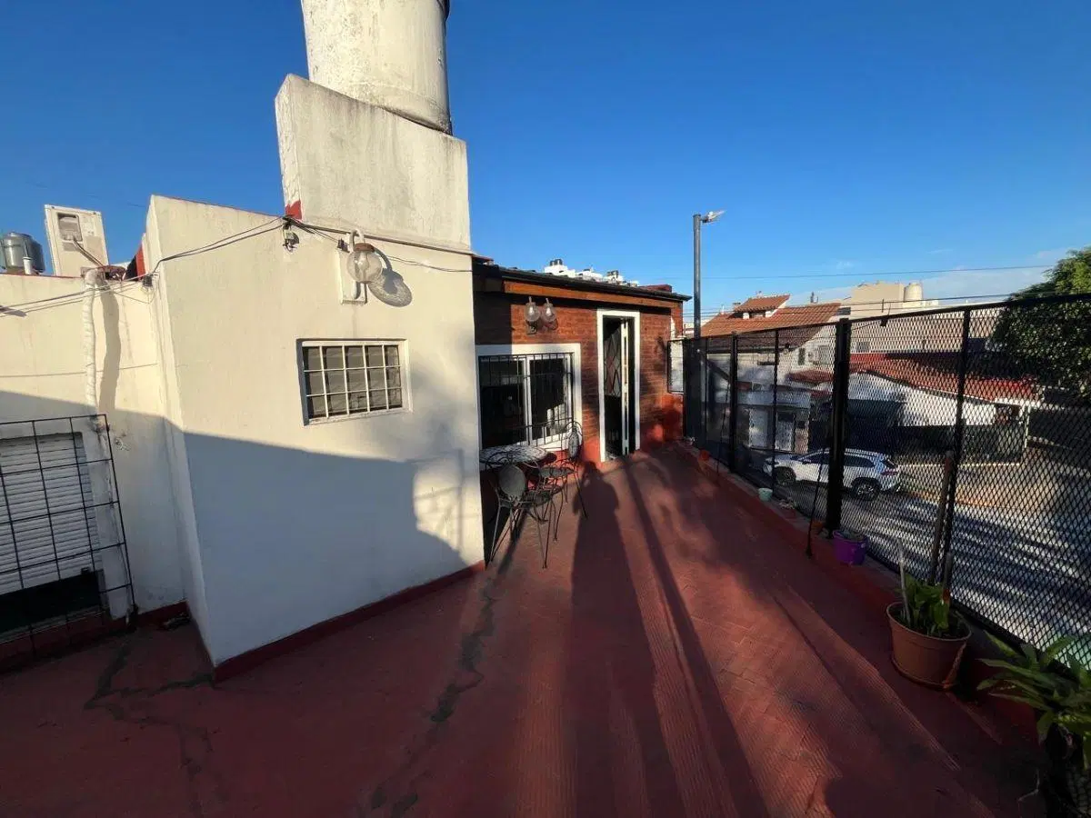 VENTA: VILLA DEVOTO. EXCELENTE CASA DE 3 AMB. EN UNA ZONA TRANQUILA. A MTS DE CENTRO COMERCIAL. 1