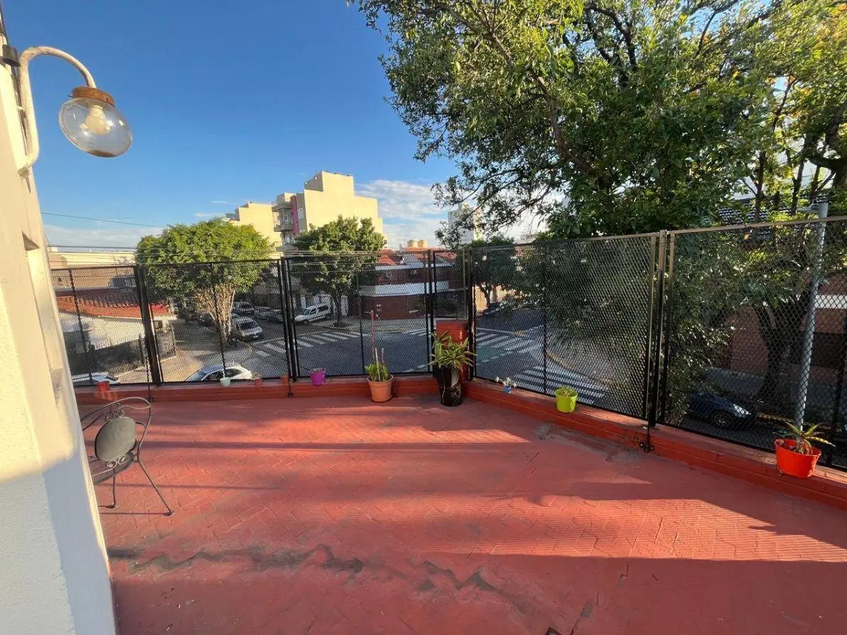 VENTA: VILLA DEVOTO. EXCELENTE CASA DE 3 AMB. EN UNA ZONA TRANQUILA. A MTS DE CENTRO COMERCIAL. 2