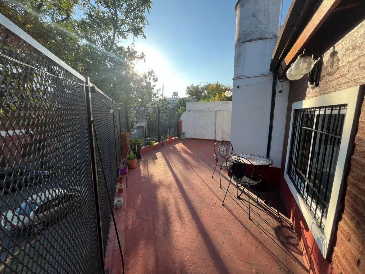 VENTA: VILLA DEVOTO. EXCELENTE CASA DE 3 AMB. EN UNA ZONA TRANQUILA. A MTS DE CENTRO COMERCIAL. 4