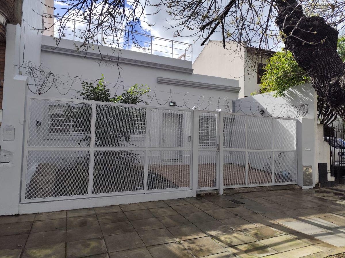 Foto de VILLA DEVOTO: LOTE PROPIO, CASA 3 AMBIENTES TODO A NUEVO, JARDIN ,GGE, imagen 2