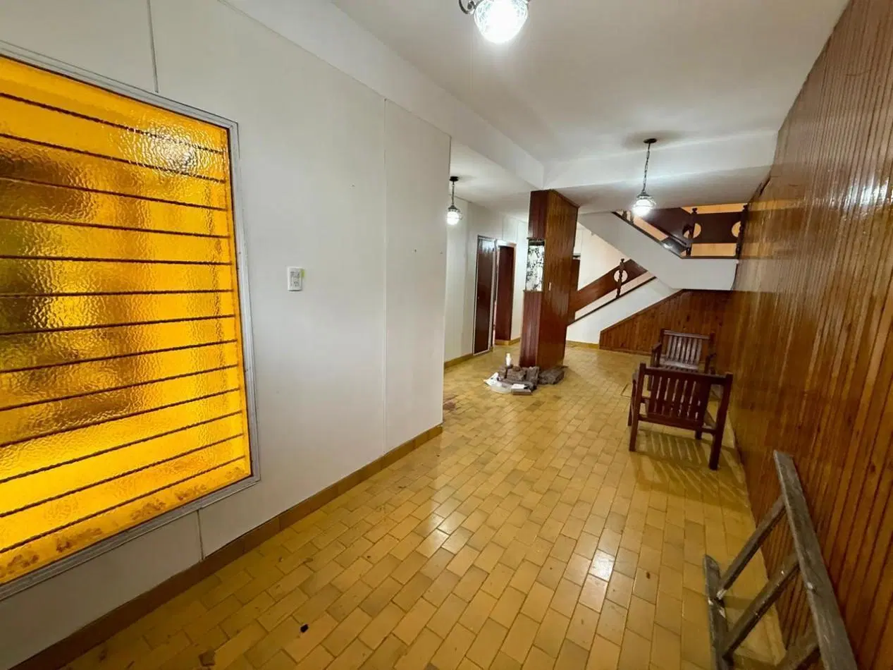 Casa en lote propio de 8.66 x 14.5 con garaje comodo living comedor patio y tres dormitorios 5