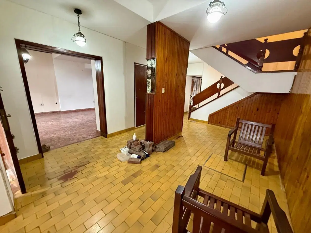 Casa en lote propio de 8.66 x 14.5 con garaje comodo living comedor patio y tres dormitorios 3