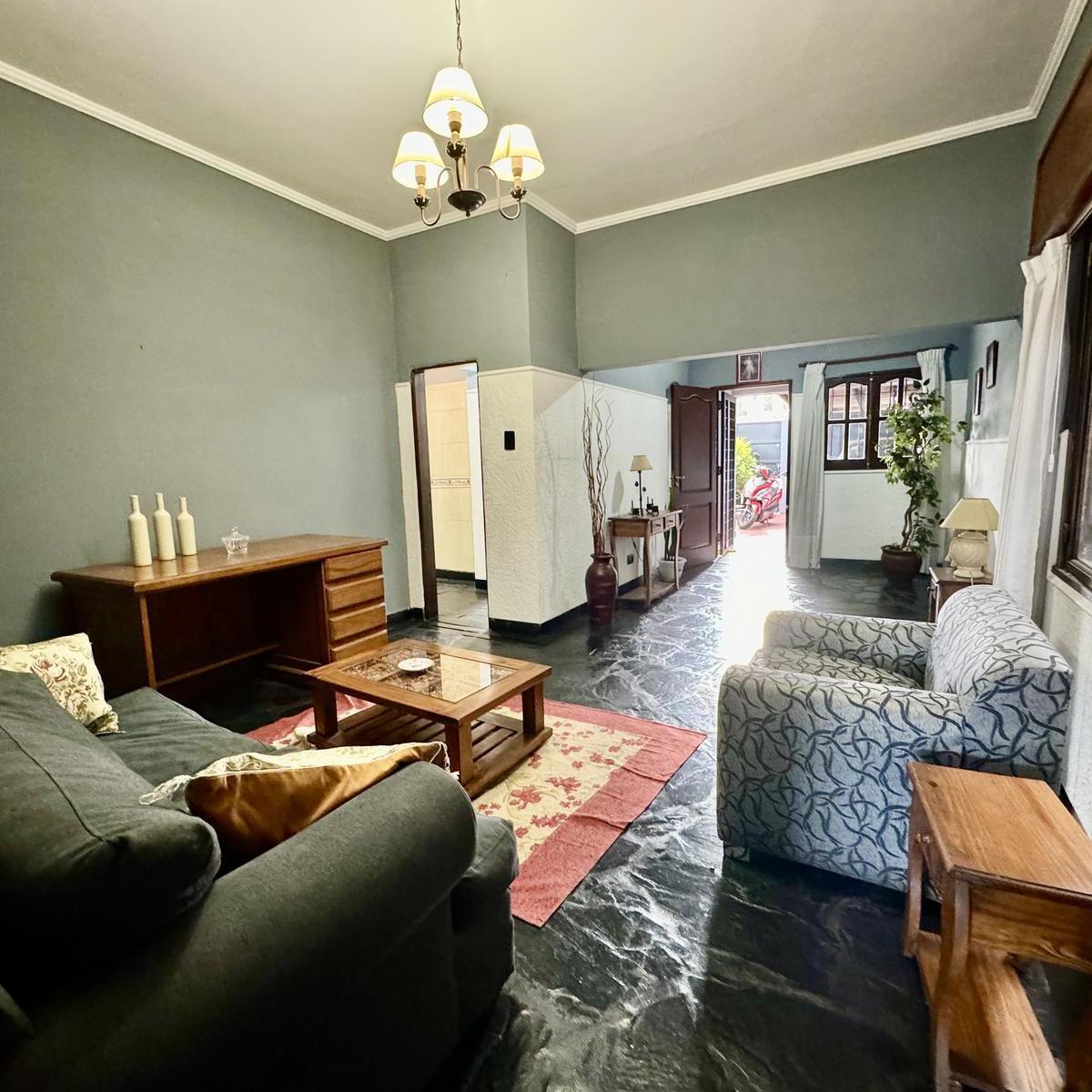 Suipacha 2800 - Casa de 3 Dorm. en Venta con Pileta - Rosario, Parque Casado 2