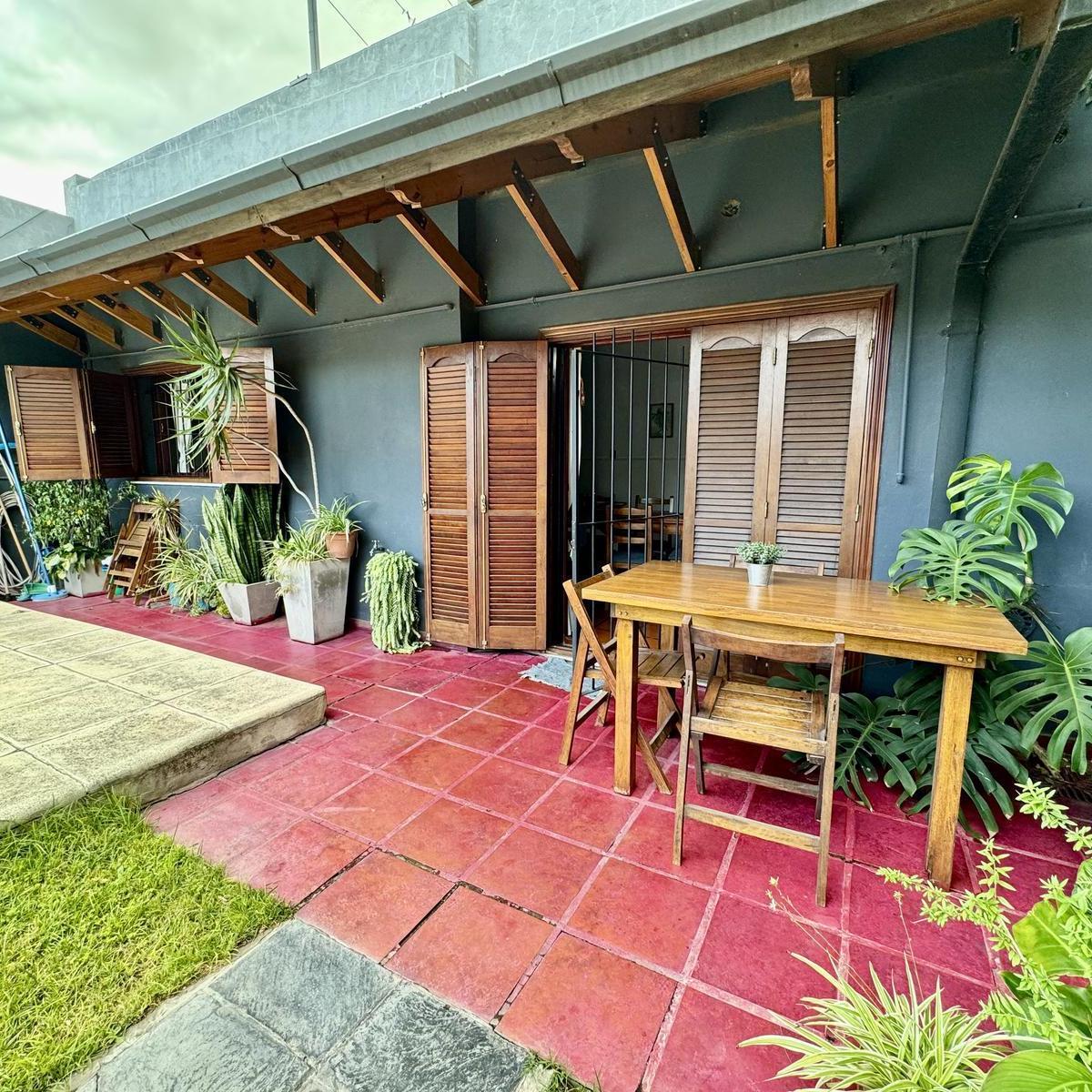Suipacha 2800 - Casa de 3 Dorm. en Venta con Pileta - Rosario, Parque Casado 1
