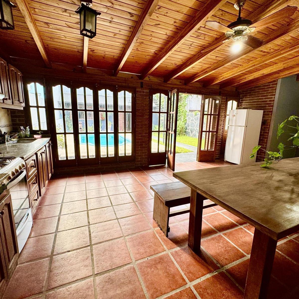 Suipacha 2800 - Casa de 3 Dorm. en Venta con Pileta - Rosario, Parque Casado 3