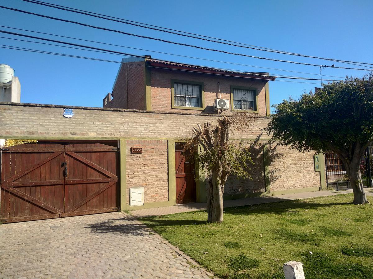 Casa de Tres Dorm. con Pileta en Venta en Rosario 4