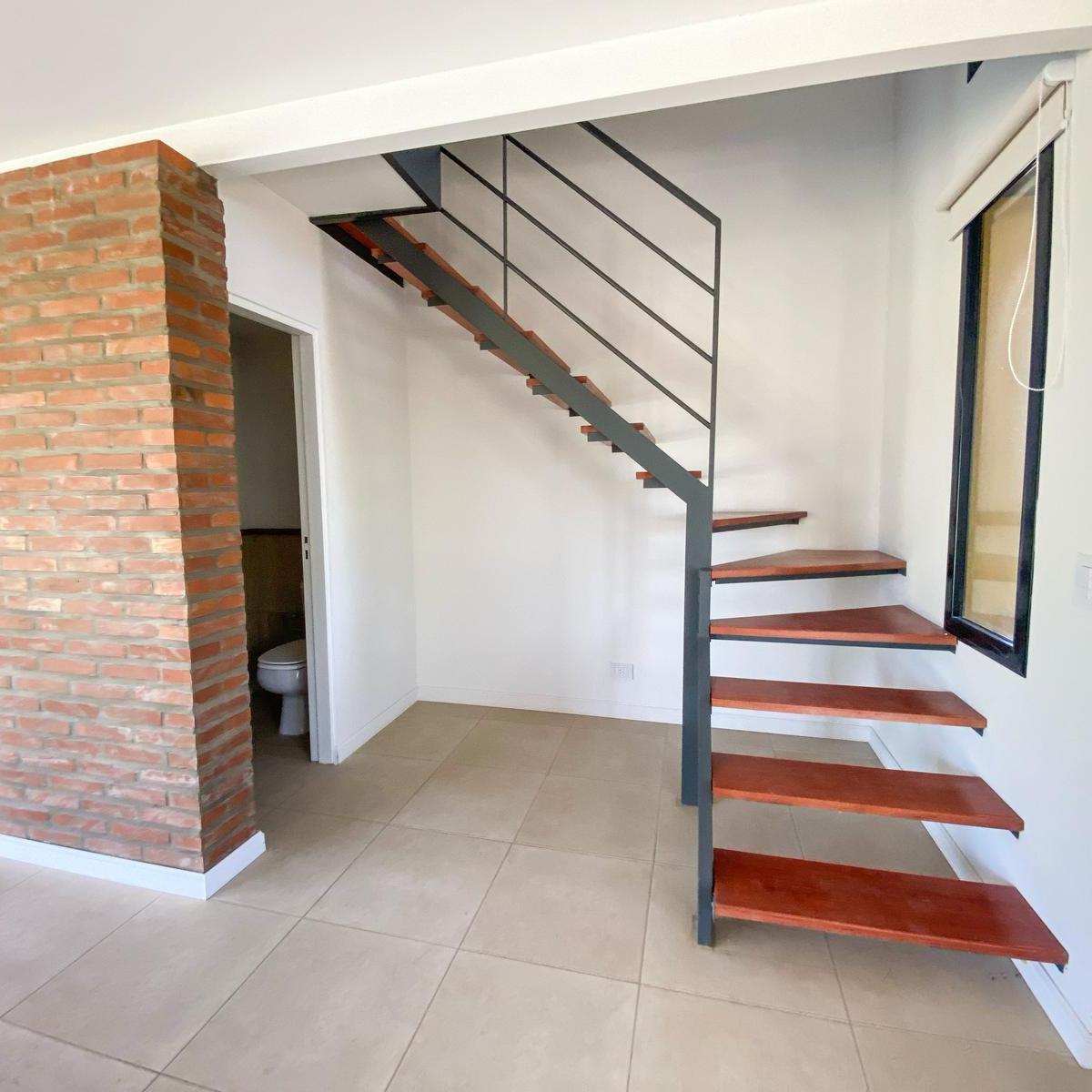 Foto de Condo del Pinar - Duplex dos dormitorios en venta en General Lagos, imagen 2