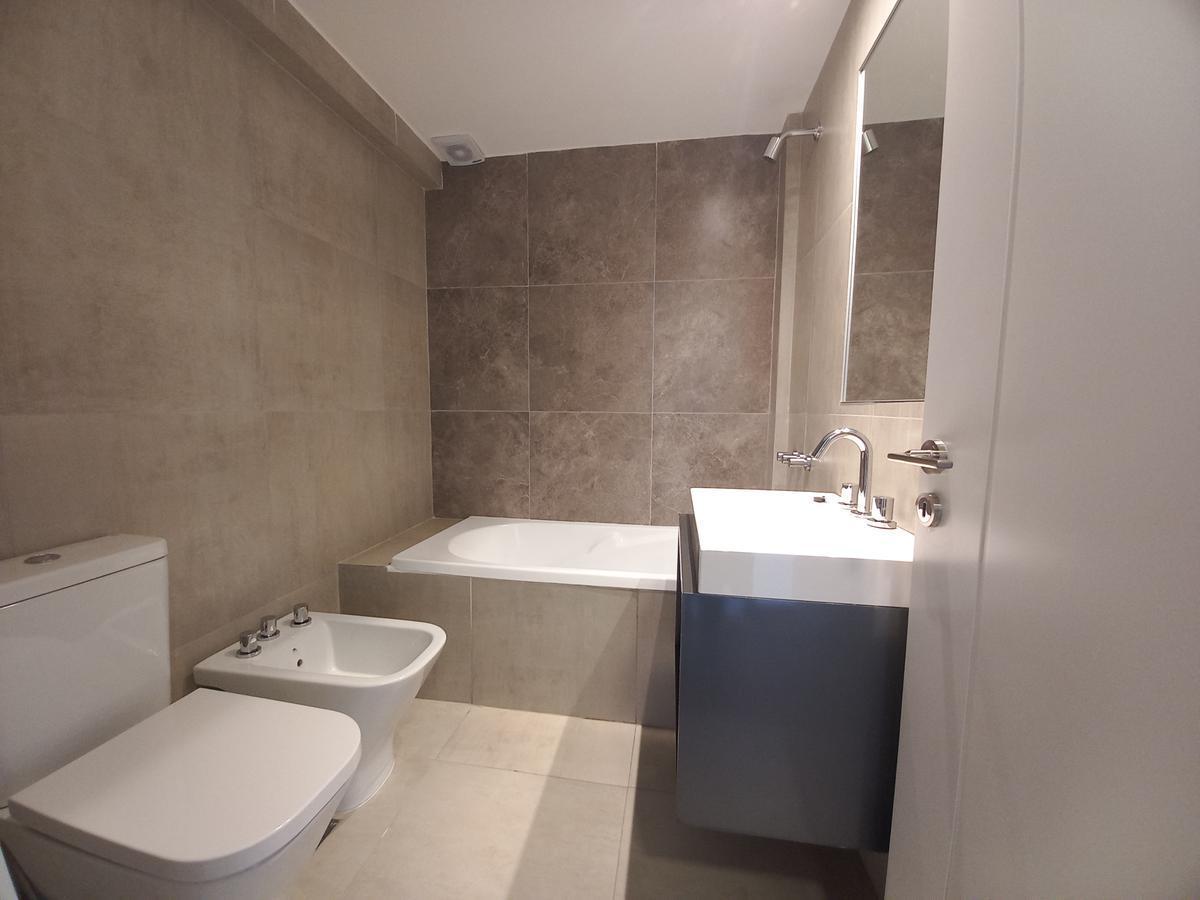 Av del Valle 2700 - Departamento de Tres Dorm. en Venta - Pichincha 2