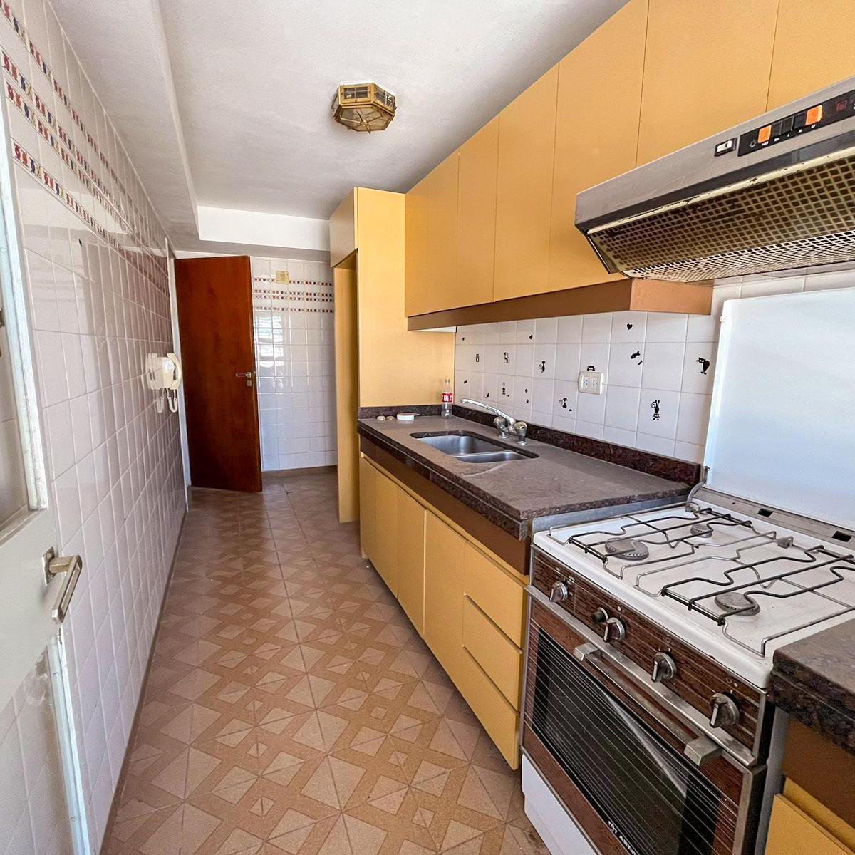 Córdoba 900 - Departamento de dos dormitorios en venta en Rosario con cochera