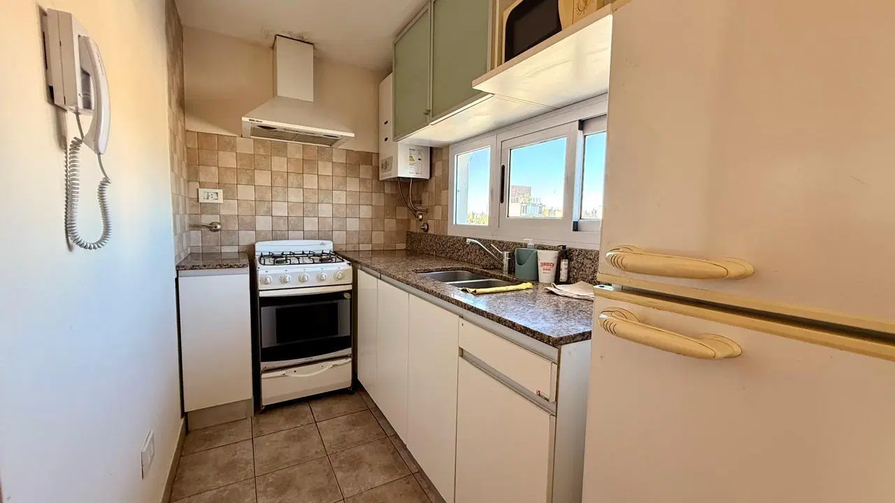 Brown  2800 - Departamento en alquiler de un dormitorio - Rosario, Pichincha 3
