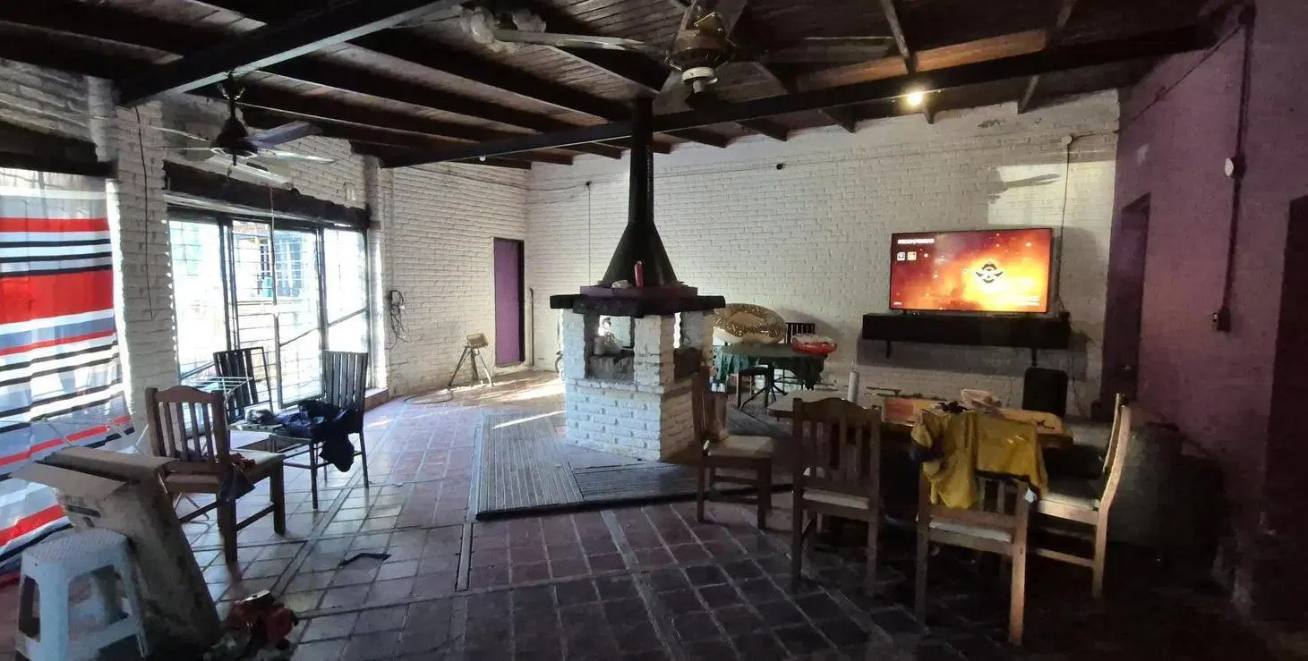 Entre Ríos 2600 - Casa a reciclar en venta con gran terreno - Granadero Baigorrria 5