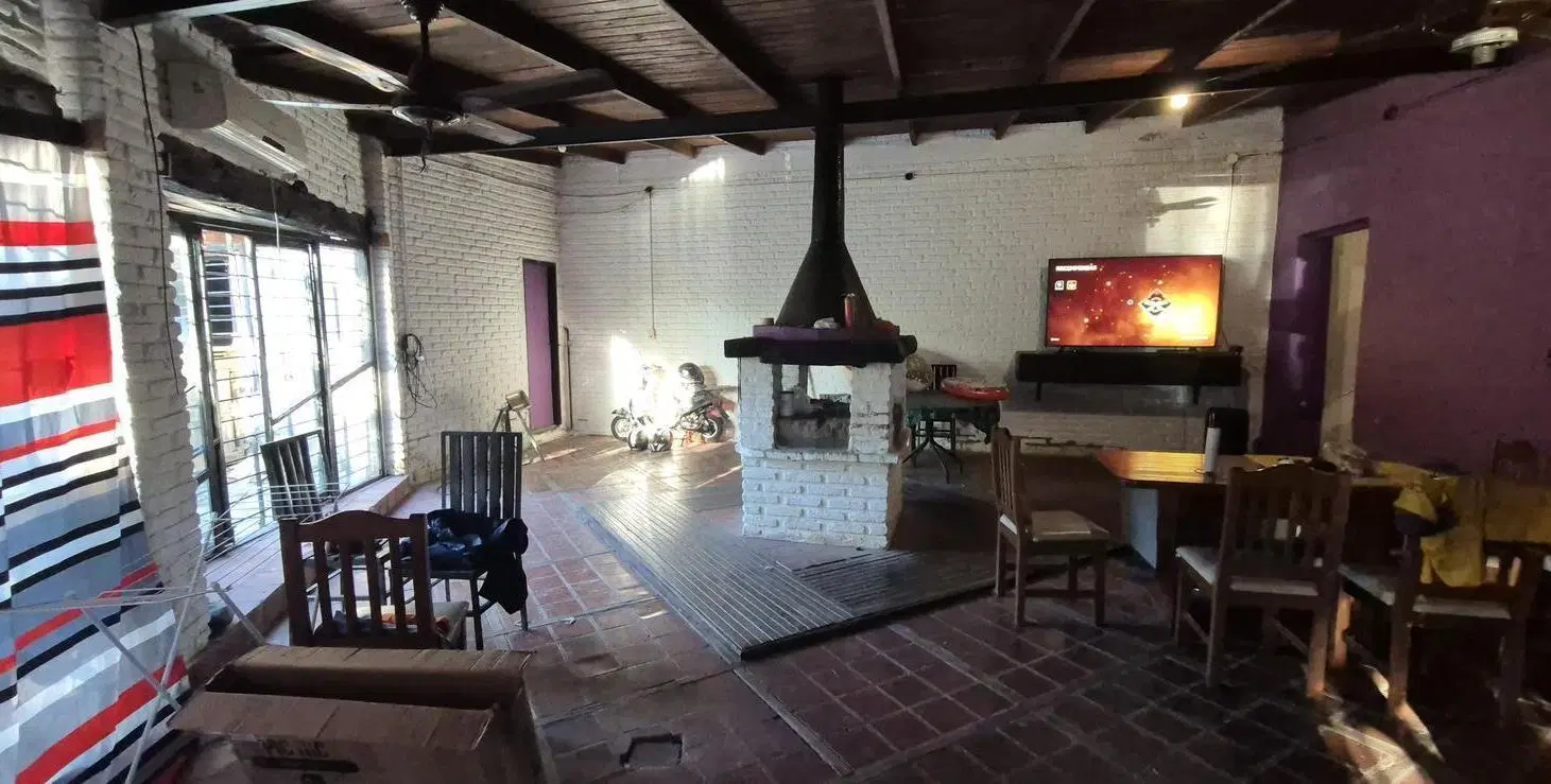 Entre Ríos 2600 - Casa a reciclar en venta con gran terreno - Granadero Baigorrria 1