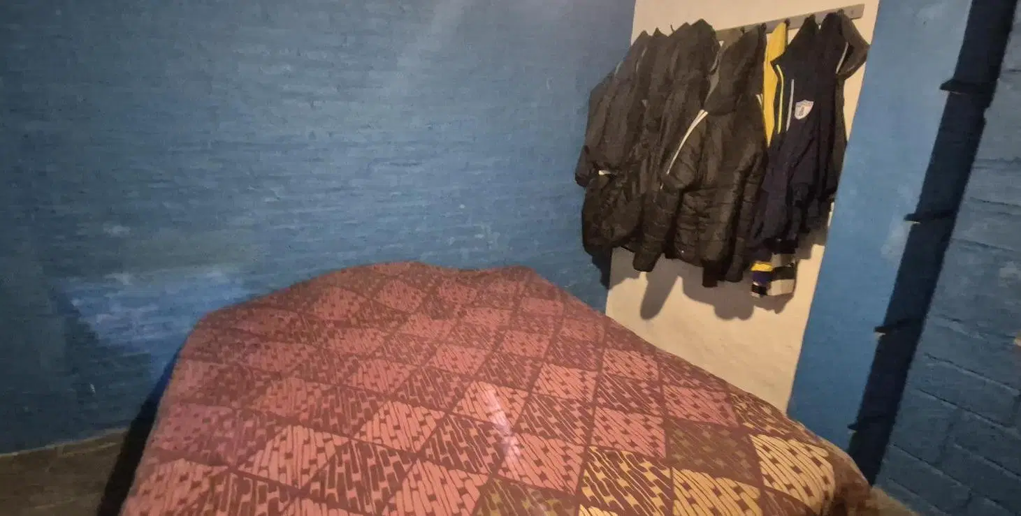 Entre Ríos 2600 - Casa a reciclar en venta con gran terreno - Granadero Baigorrria 4