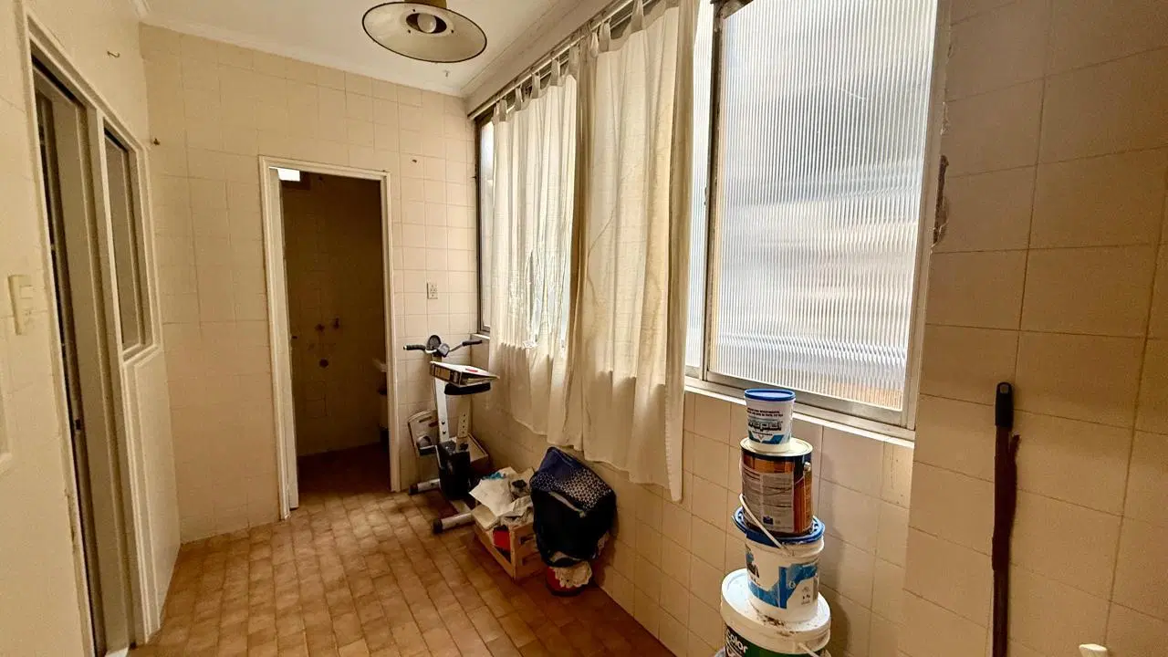Departamento en alquiler de tres dormitorios con cochera, impuestos y servicios incluidos. 1