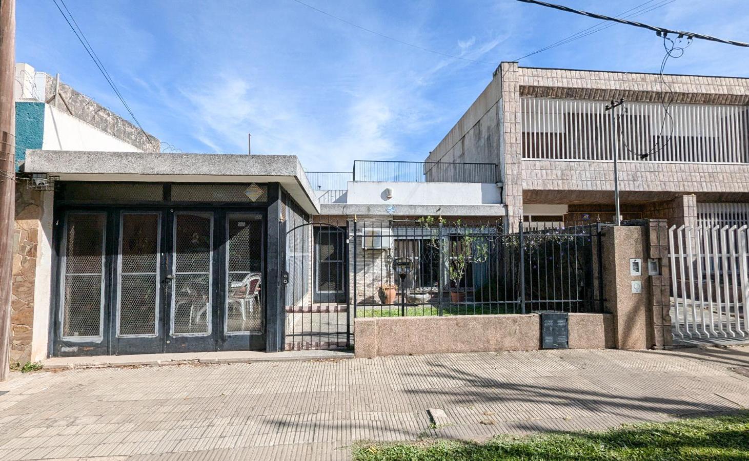 Foto de Dean Funes 2700 - Casa en venta de 3 dormitorios con patio, parrilla y, imagen 4