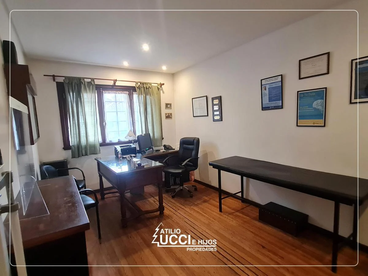 Chauvin. Cordoba 2700 Venta Chalet 4 Amb en Distrito C3. Sobre Esquina 5
