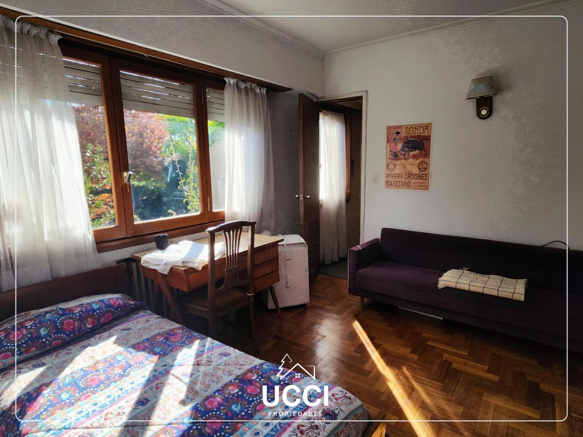 Los Troncos. Venta Chalet 5 dorm sobre lote de terreno de 736 m2. En 2 plantas.