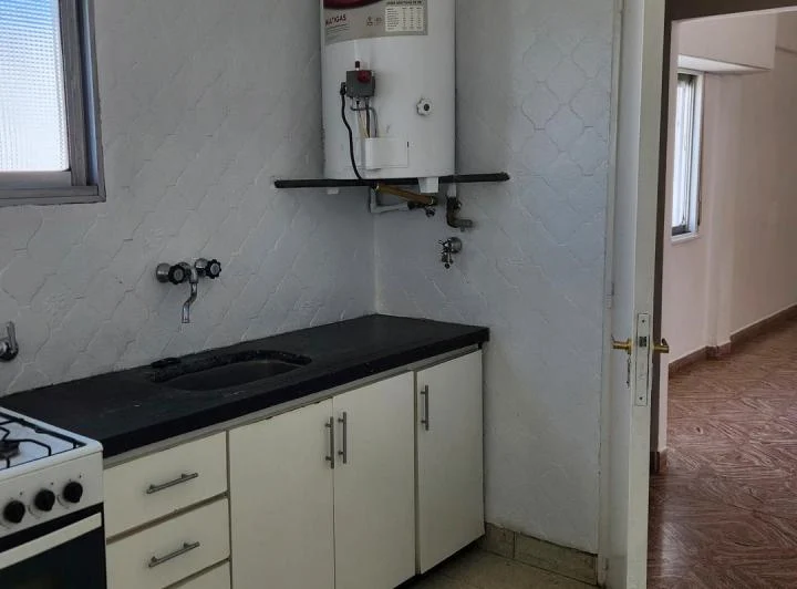 Alquiler 24 meses. DPTO 4 ambientes. La Perla  5
