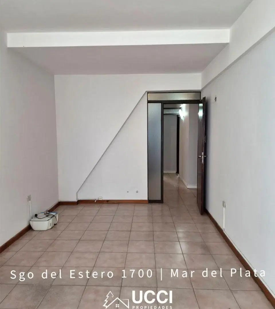 Venta Oficina con 3 despachos y recepción / seguridad y ubicación 8
