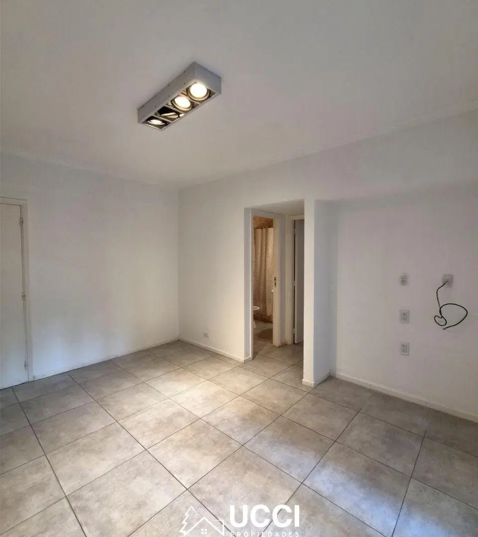 Alquiler 24 meses | Comodo departamento 2 ambientes a mts de AV Colón. 8