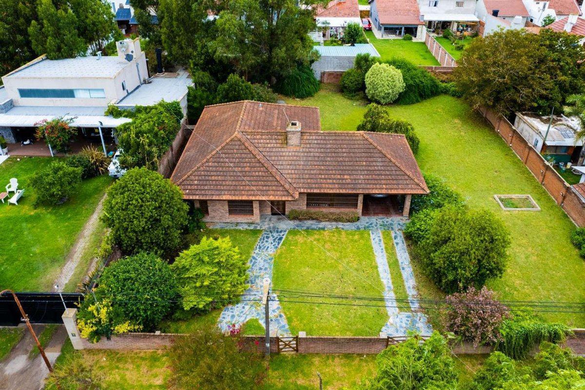 Venta Casa 4 Amb Sobre 3 Lotes en Santa Clara 4