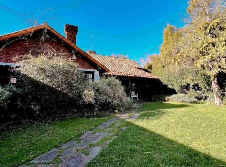 VENTA CASA 7 AMB. BARRIO PARQUEMAR 3
