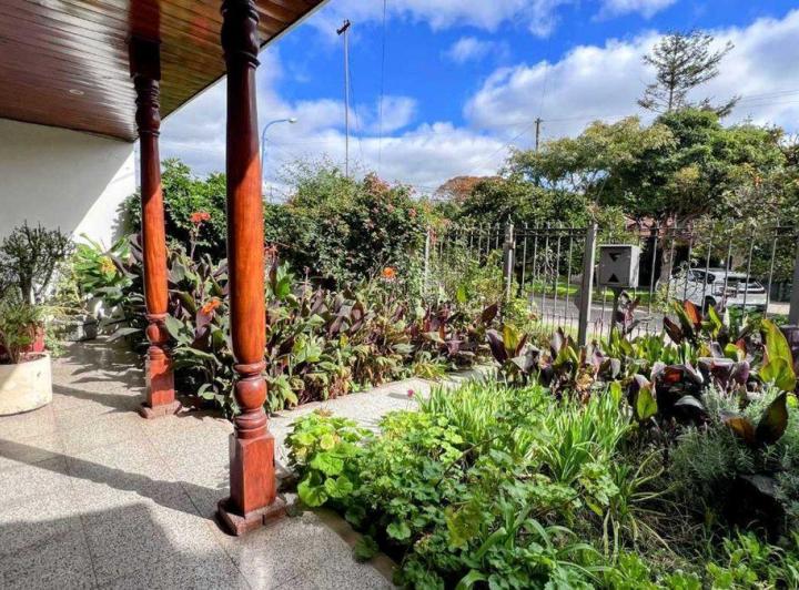 VENTA CASA 5 AMBIENTES EN BLOCK CON PARQUE 3