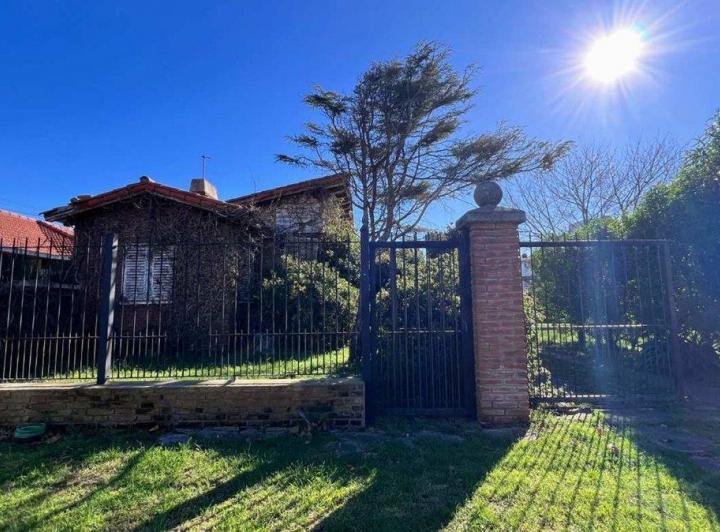 VENTA CASA A RECICLAR 4 AMBIENTES + LOTE MIRAMAR 3