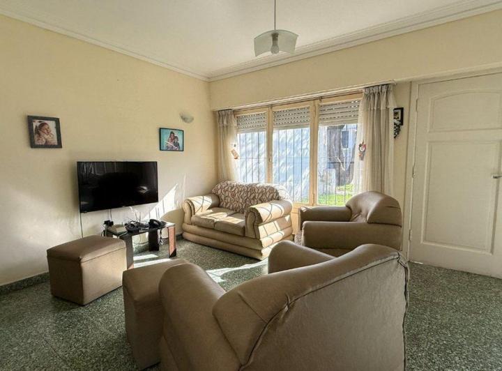 Venta En Block Casa 3 amb+2 deptos. Bosque Alegre 4