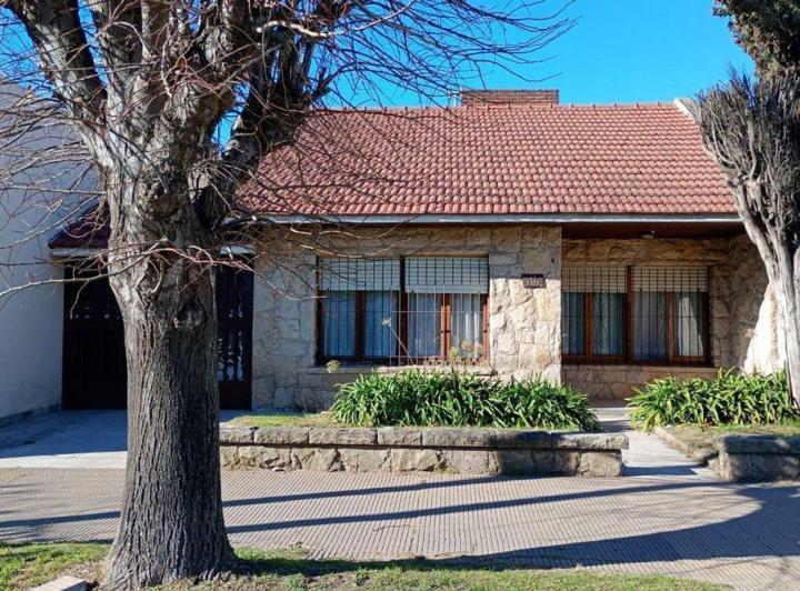 Venta casa de 4 ambientes con cochera en Necochea 4