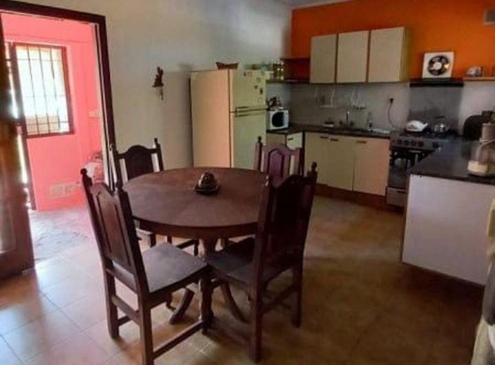 VENTA CASA 4 AMBIENTES CON JARDIN MIRAMAR 5