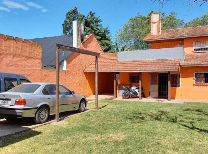 VENTA CASA 4 AMBIENTES CON JARDIN MIRAMAR 4