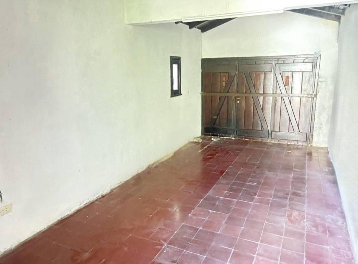 Venta Casa 4 ambientes mas dependencia Miramar 5