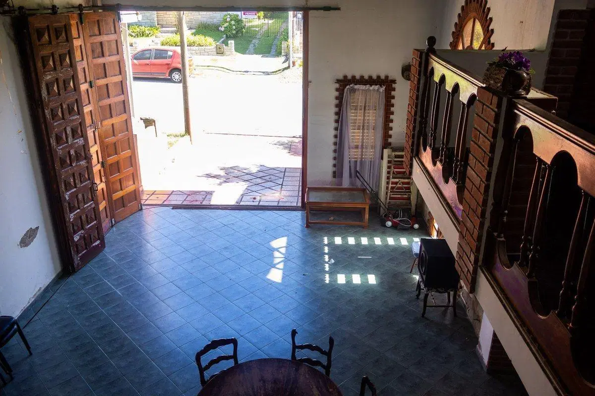 Venta casa 4 ambientes estilo colonial P. Mogotes 4