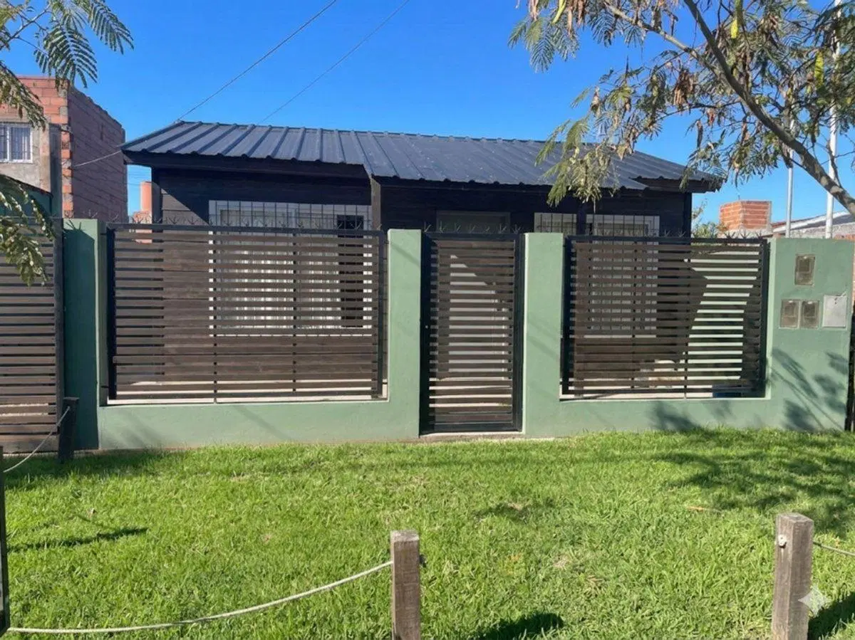 VENTA DE 3 CASAS EN BLOCK SOBRE TERRENO PROPIO 3