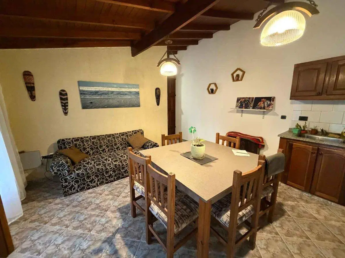 VENTA CASA 3 AMBIENTES PATIO Y COCHERA P. MOGOTES 5