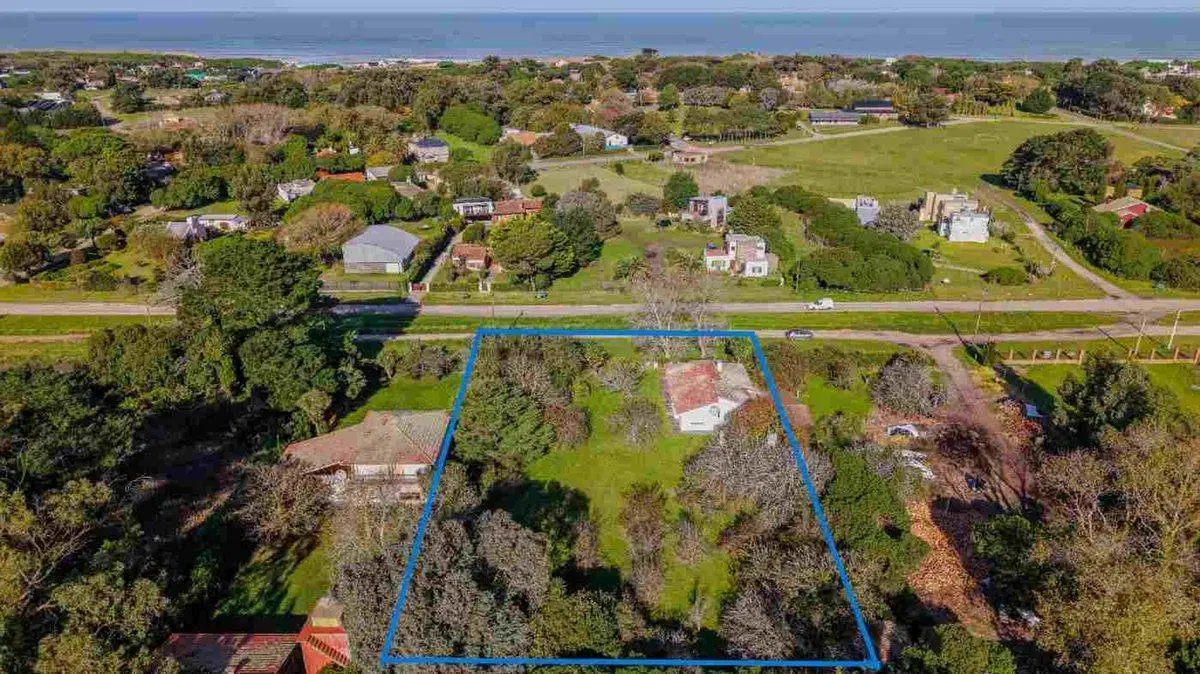 Venta casa en lote de 2500M2 en Playa Chapadmalal 3