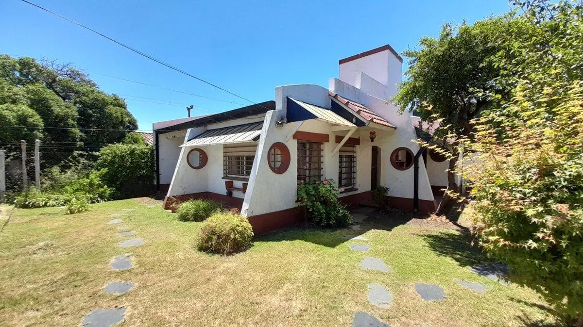 VENTA CASA 4 AMBIENTES CON GRAN PARQUE 5