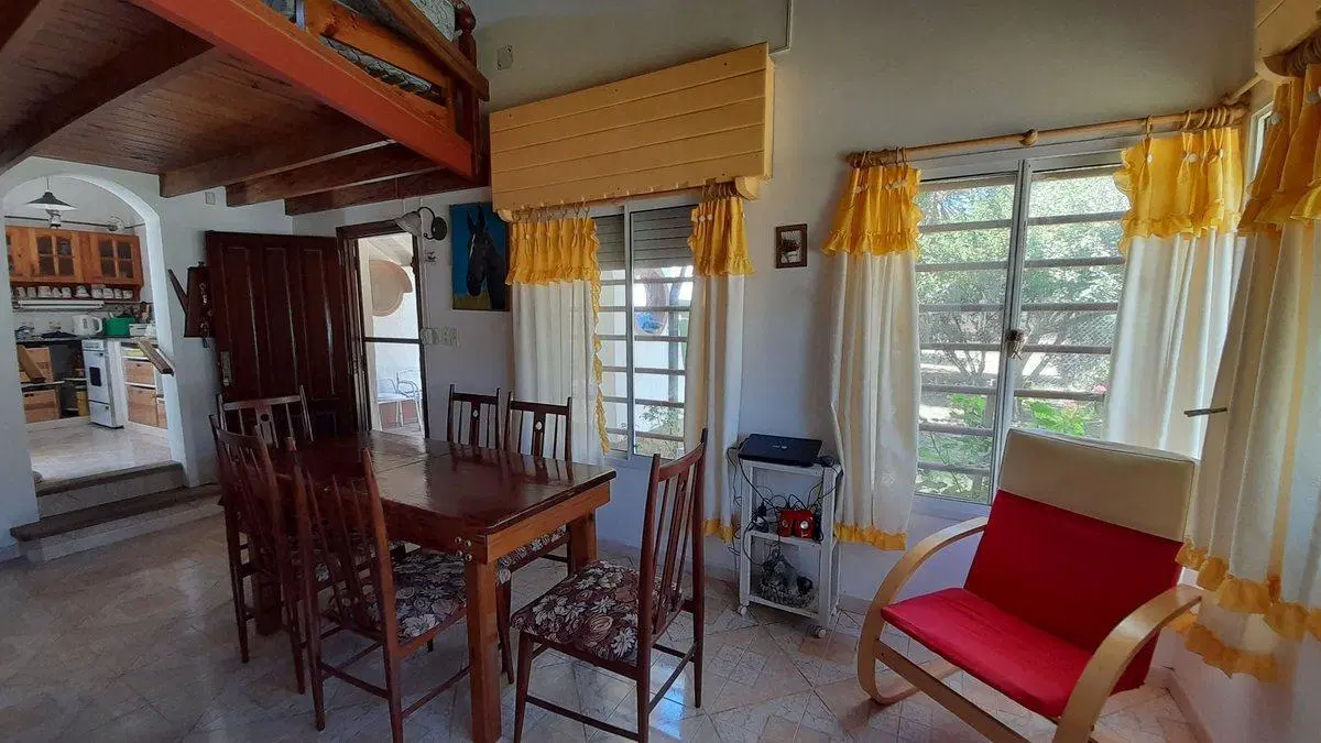 VENTA CASA 4 AMBIENTES CON GRAN PARQUE 2