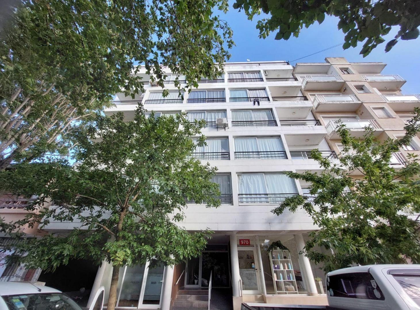 Venta monobambiente gran ventanal Miramar