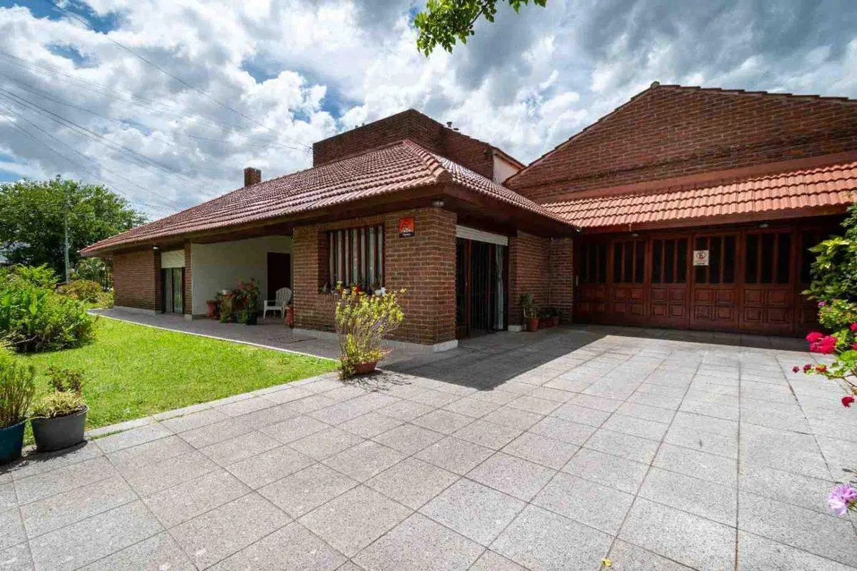 VENTA CASA 3 AMBIENTES DEPENDENCIA PARQUE LURO 2