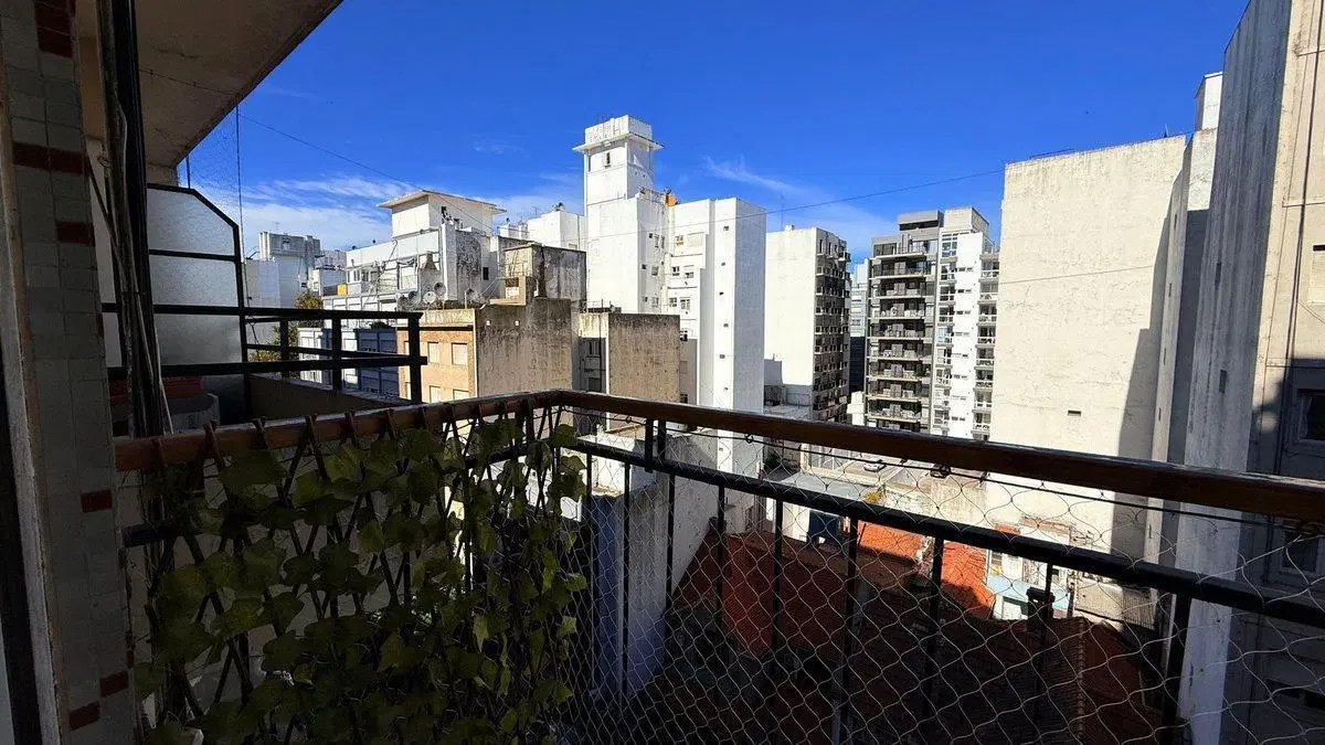 VENTA DEPTO 2C/DEPENDENCIA FRENTE BALCON RECICLADO 3