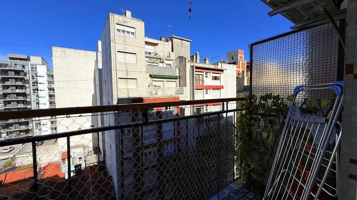 VENTA DEPTO 2C/DEPENDENCIA FRENTE BALCON RECICLADO 2