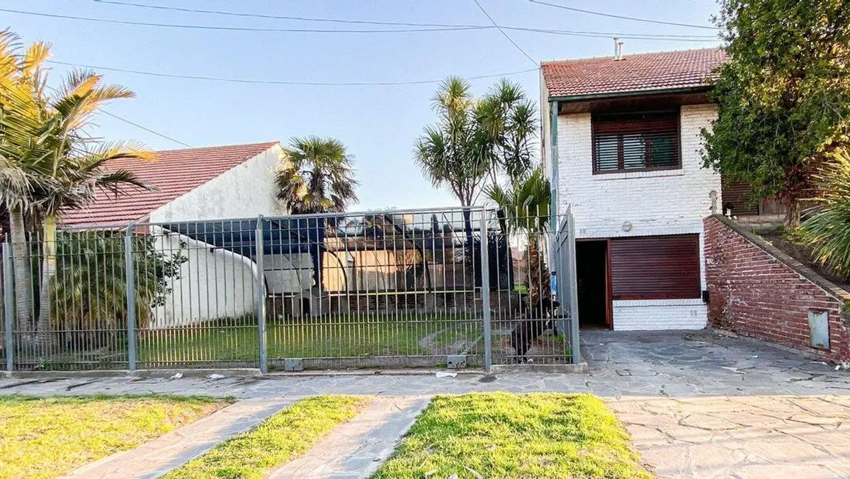 VENTA LOTE 450 M2 CON MEJORAS EN PUNTA MOGOTES 4