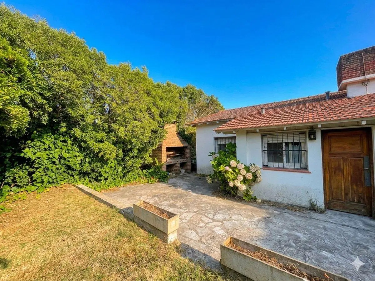 VENTA CASA 4 AMBIENTES CON GRAN PARQUE 3