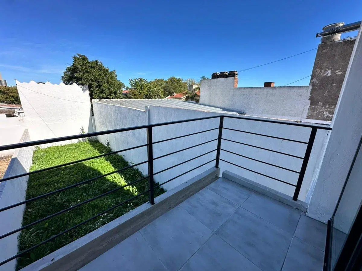 VENTA PH 2 AMB CON BALCÓN PRIMER PISO JAN JOSE 4