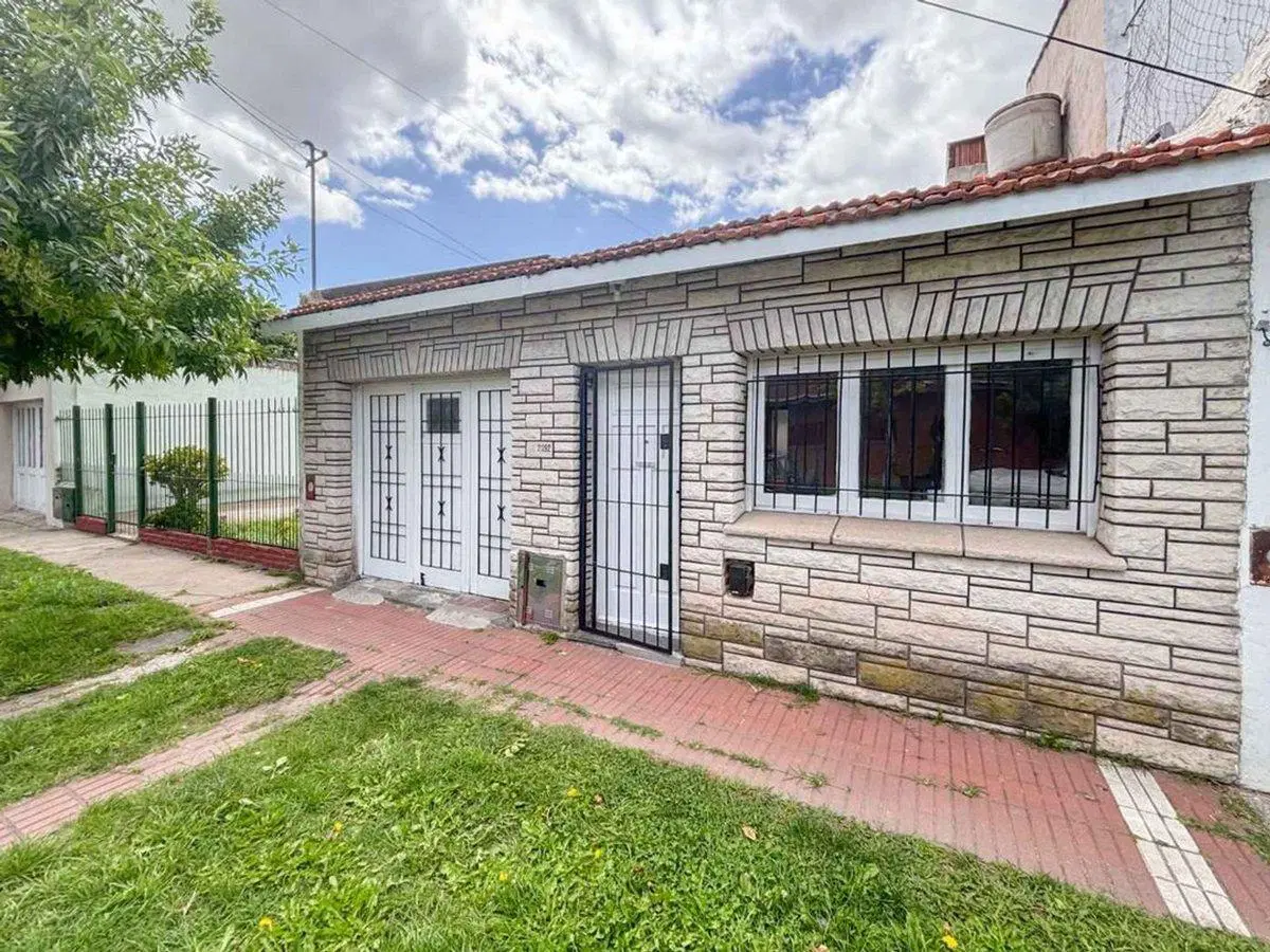 VENTA PH 2 AMBIENTES + COCHERA+PATIO, REFACCIONADO 3