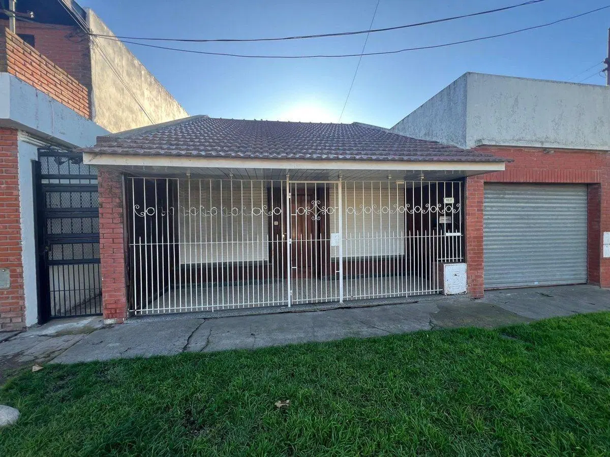 VENTA CASA 2 AMB CON QUINCHO-PARRILA Y COCHERA 2