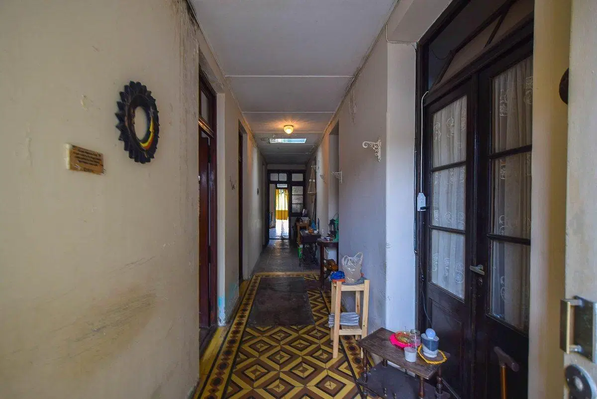 VENTA CASA ANTIGUA A RECICLAR O APTA DESARROLLO 4