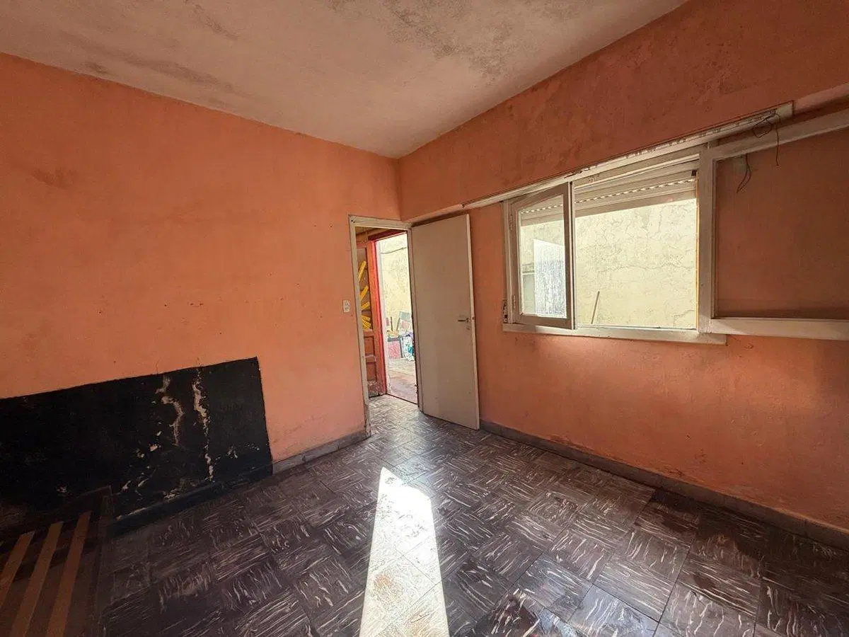 VENTA PH A RECICLAR, 3 AMBIENTES, PATIO, INTERNO 4
